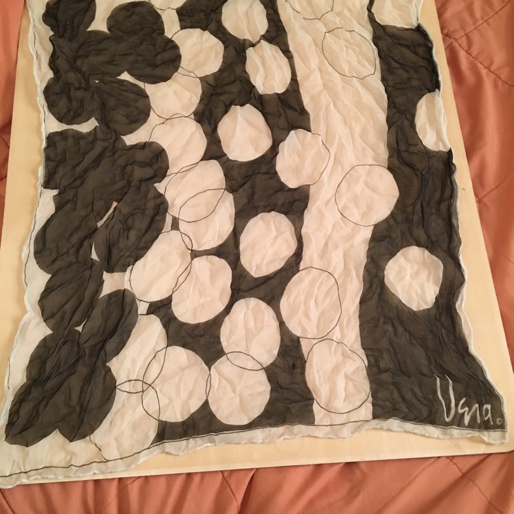 Vera sheer scarf
